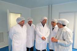 بازدید رئیس سازمان دامپزشکی کشور از خط تولید واکسن تب برفکی روغنی